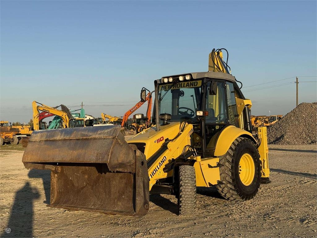 New Holland B 110-4PT , 2 quick couplers - 反铲装载机:图2 New Holland B 110-4PT , 2 quick couplers - 反铲装载机:图2