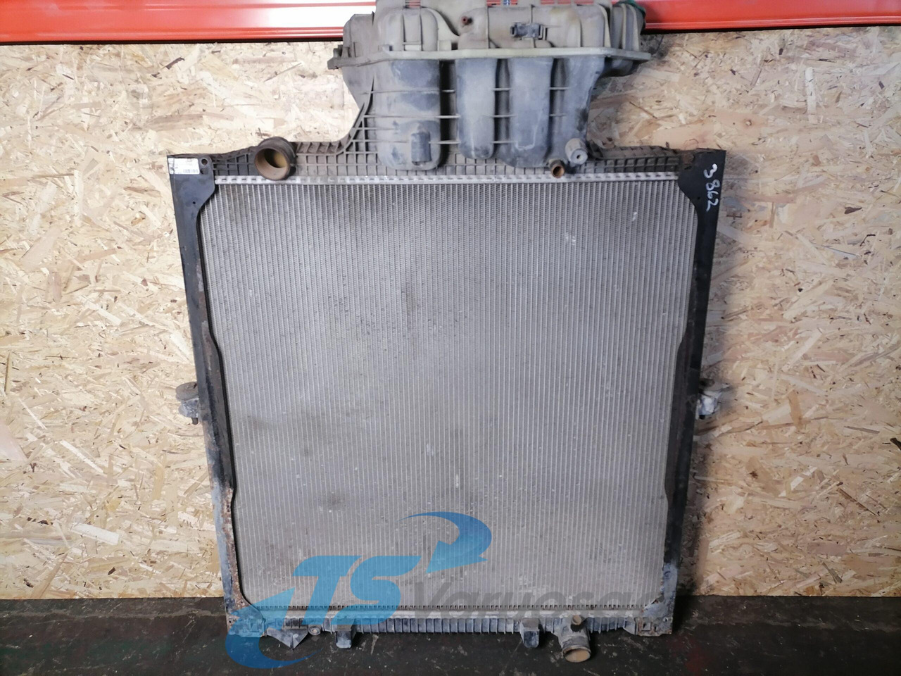 MAN Cooling radiator 81061016512 - 散热器 适用于 卡车:图1 MAN Cooling radiator 81061016512 - 散热器 适用于 卡车:图1