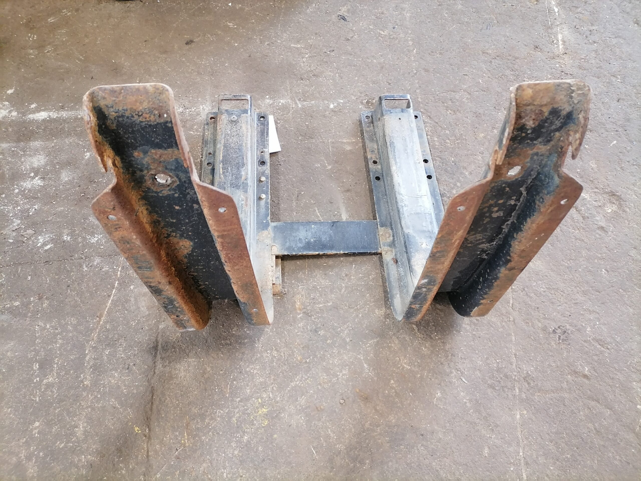 MAN Fuel tank bracket 81418015492 - 燃料箱 适用于 卡车:图4 MAN Fuel tank bracket 81418015492 - 燃料箱 适用于 卡车:图4