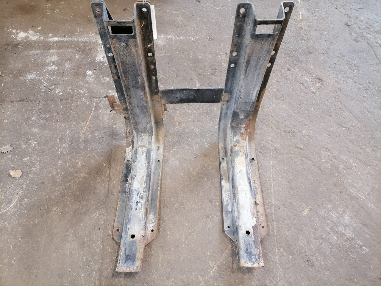 MAN Fuel tank bracket 81418015492 - 燃料箱 适用于 卡车:图2 MAN Fuel tank bracket 81418015492 - 燃料箱 适用于 卡车:图2