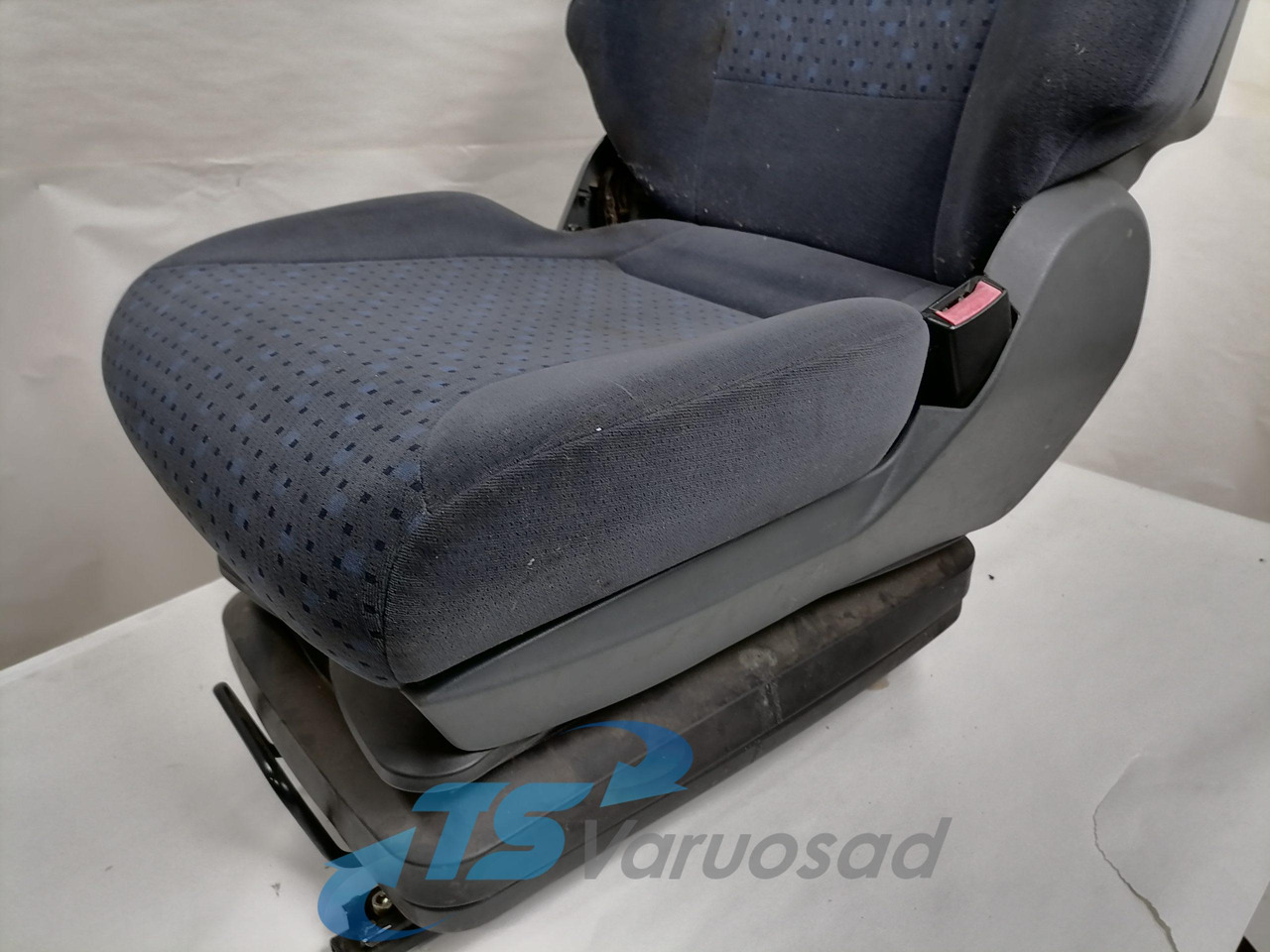 MAN Passenger seat 81623076150 - 座椅 适用于 卡车:图4 MAN Passenger seat 81623076150 - 座椅 适用于 卡车:图4