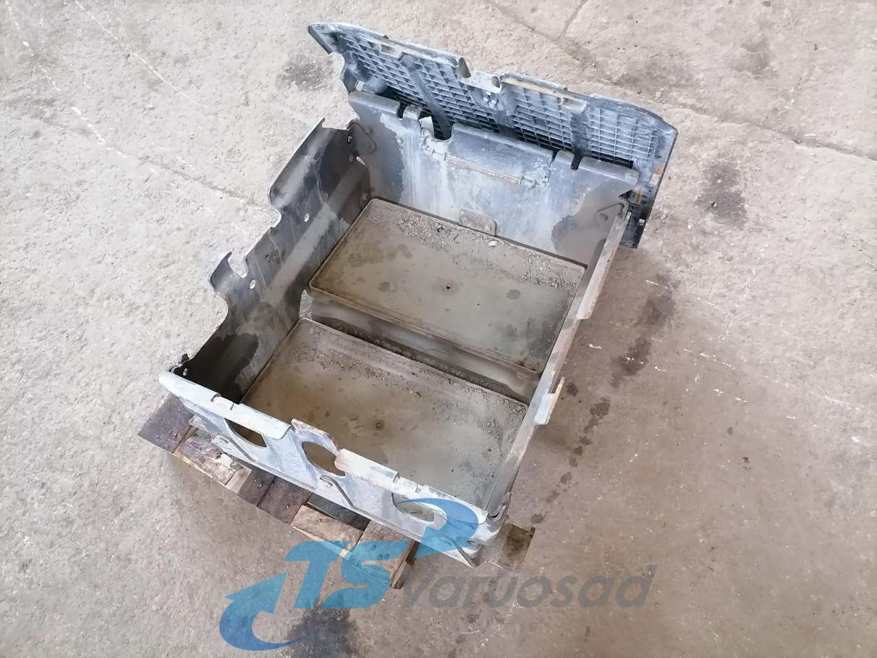 Mercedes-Benz Battery box A9304200268 - 电池 适用于 卡车:图2 Mercedes-Benz Battery box A9304200268 - 电池 适用于 卡车:图2