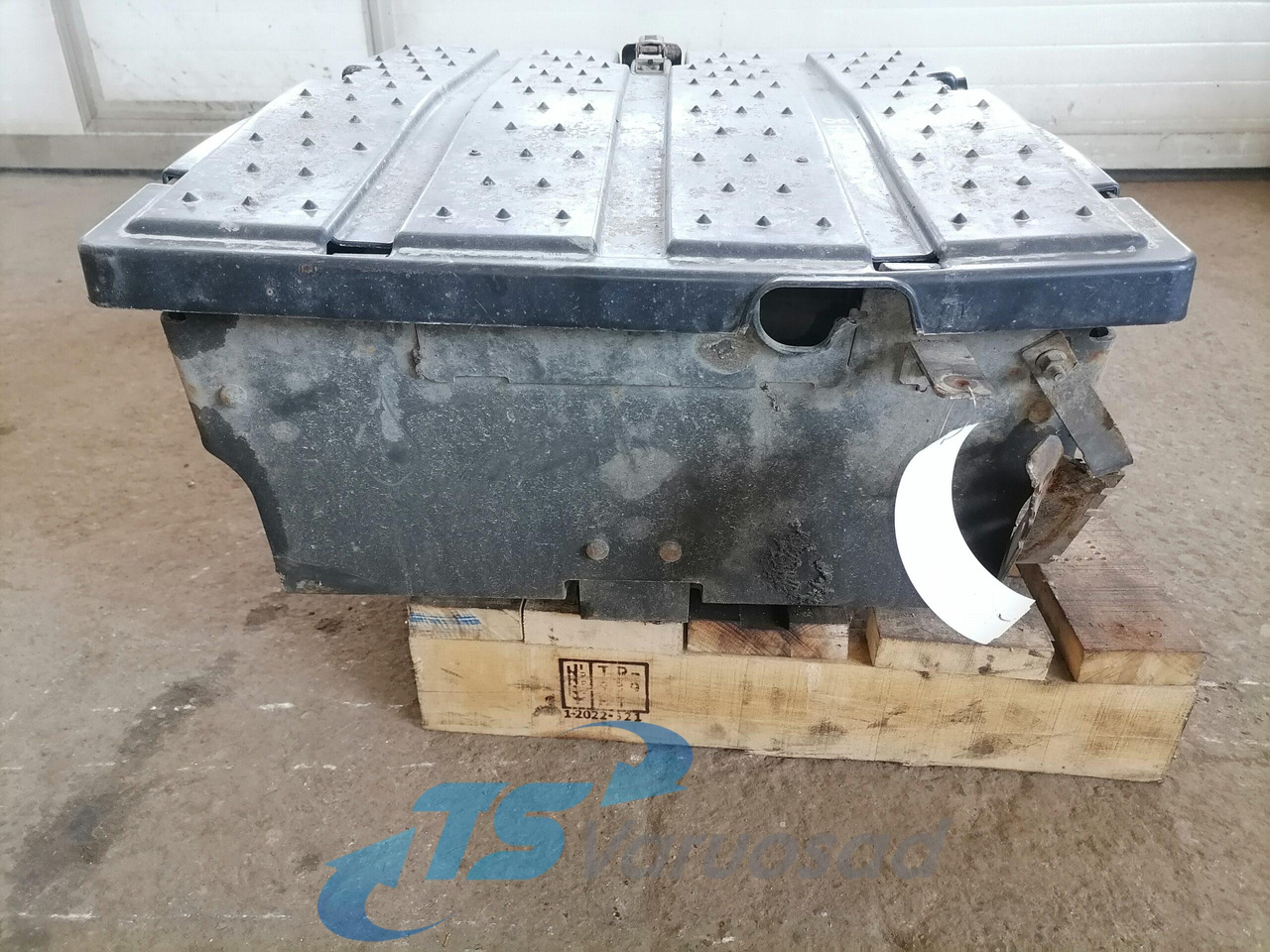 Mercedes-Benz Battery box A9304200268 - 电池 适用于 卡车:图4 Mercedes-Benz Battery box A9304200268 - 电池 适用于 卡车:图4