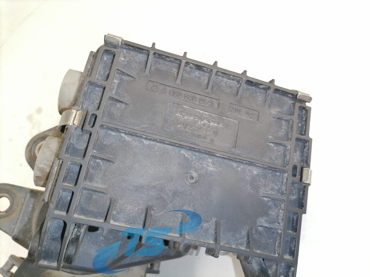 Mercedes-Benz Juhtmestiku harukarp A9305460641 - 保险丝 适用于 卡车:图2 Mercedes-Benz Juhtmestiku harukarp A9305460641 - 保险丝 适用于 卡车:图2