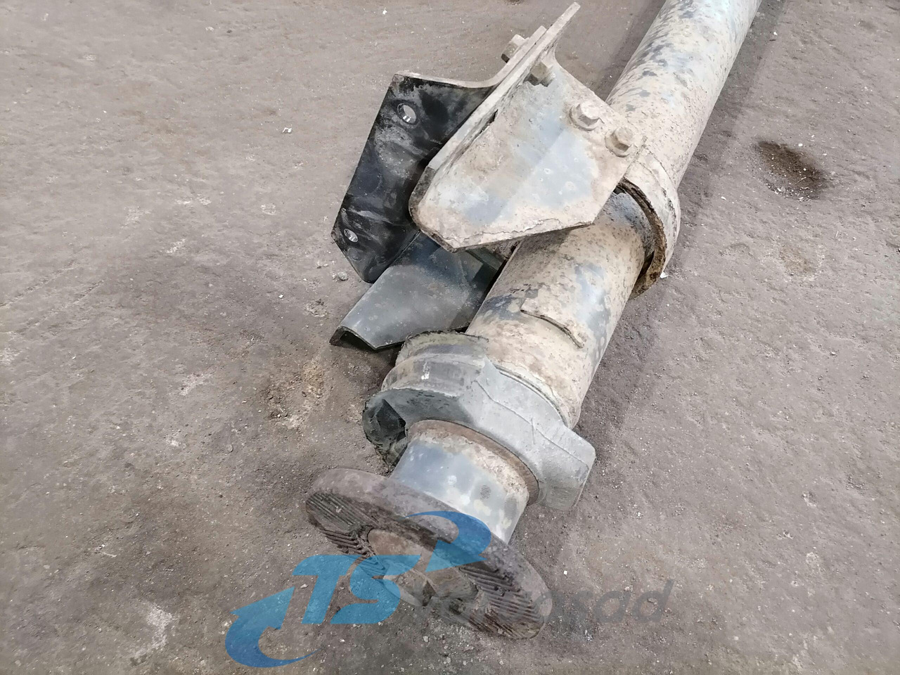 Mercedes-Benz Propeller shaft A6574101504 - 螺旋桨轴 适用于 卡车:图2 Mercedes-Benz Propeller shaft A6574101504 - 螺旋桨轴 适用于 卡车:图2