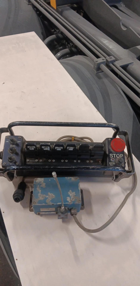 SCANRECO SCANRECO RC400 remote + receiver RC400 - 液压系统 适用于 卡车:图1 SCANRECO SCANRECO RC400 remote + receiver RC400 - 液压系统 适用于 卡车:图1