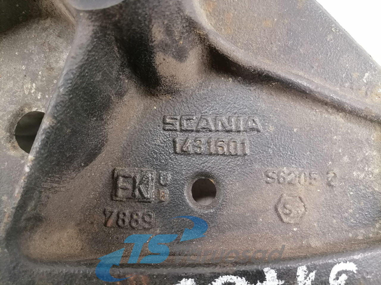 Scania Front bumper carrier 1431601 - 保险杠 适用于 卡车:图3 Scania Front bumper carrier 1431601 - 保险杠 适用于 卡车:图3