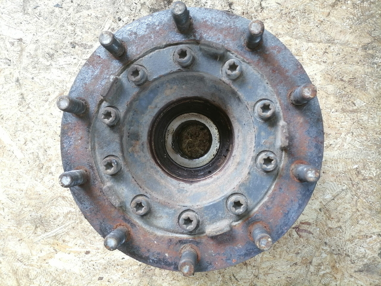 Scania Front hub 1724406 - 轮毂 适用于 卡车:图2 Scania Front hub 1724406 - 轮毂 适用于 卡车:图2