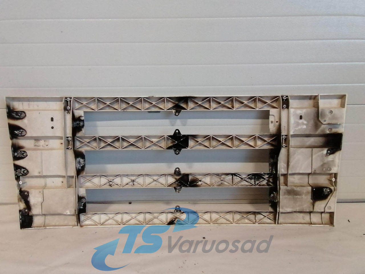 Scania Grille panel 1371856 - 格栅 适用于 卡车:图2 Scania Grille panel 1371856 - 格栅 适用于 卡车:图2