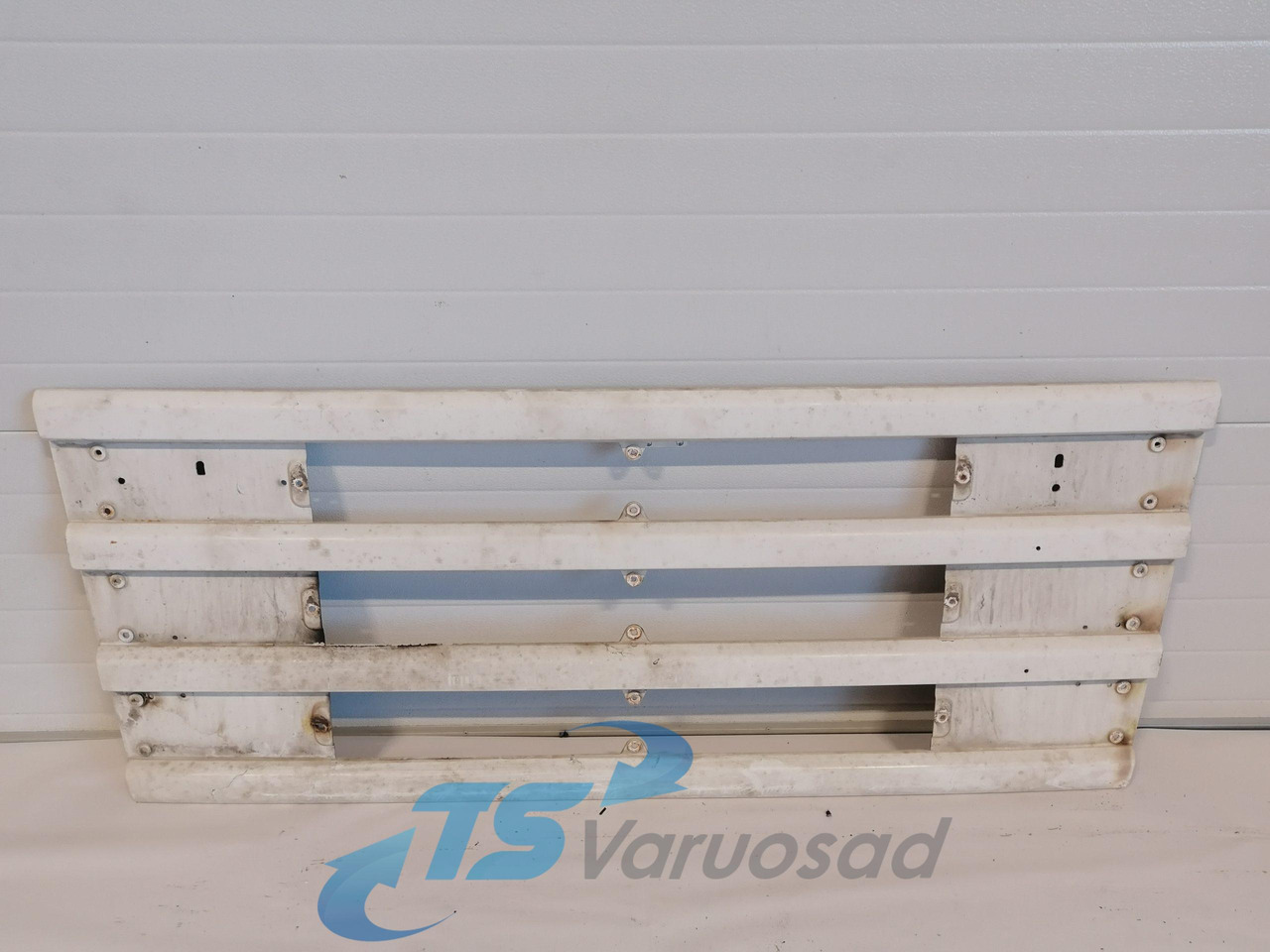 Scania Grille panel 1371856 - 格栅 适用于 卡车:图1 Scania Grille panel 1371856 - 格栅 适用于 卡车:图1