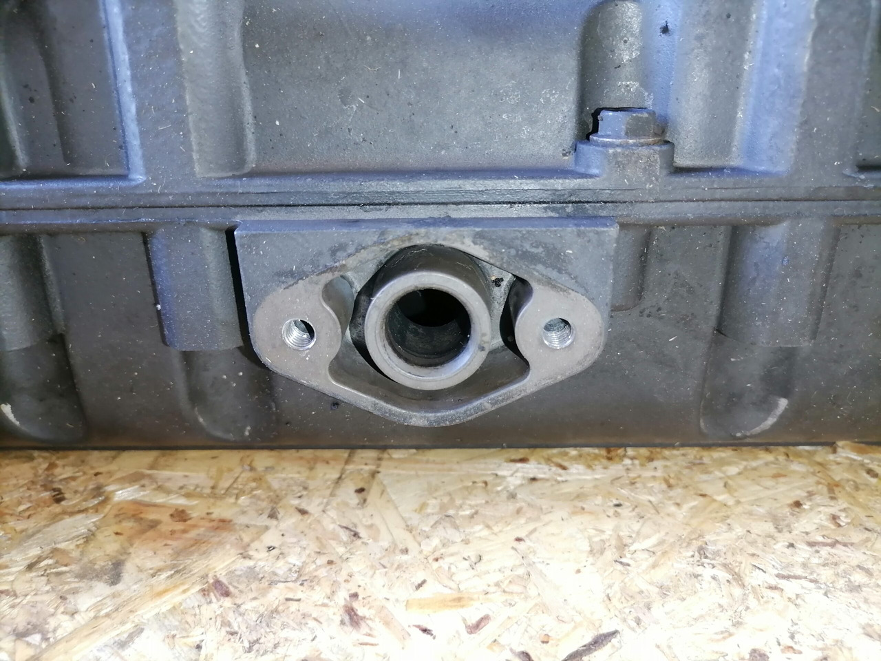 Scania Intake mainfold 1493717 - 进气歧管 适用于 卡车:图4 Scania Intake mainfold 1493717 - 进气歧管 适用于 卡车:图4