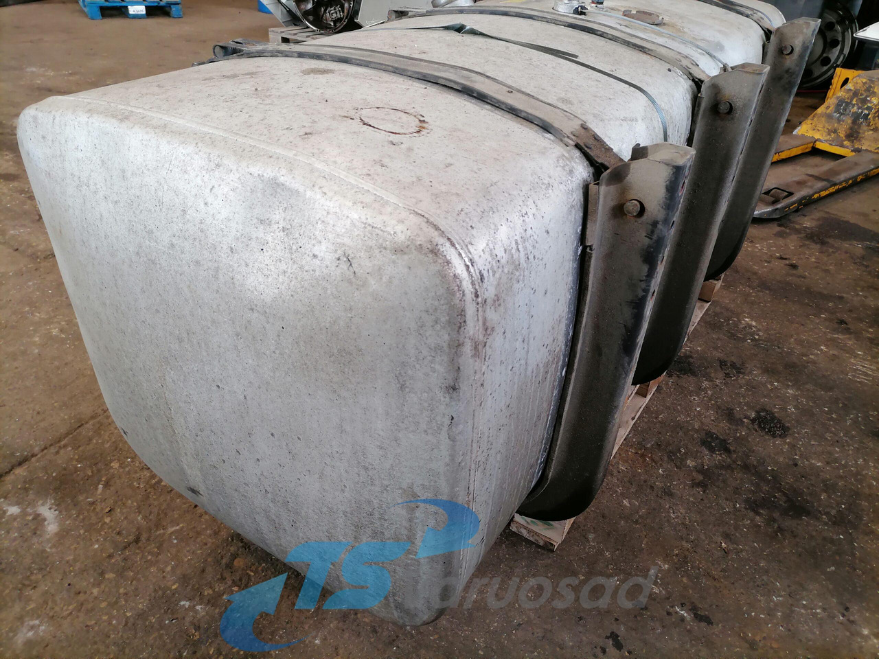 Scania Kütusepaak 700L 1517309 - 燃料箱 适用于 卡车:图2 Scania Kütusepaak 700L 1517309 - 燃料箱 适用于 卡车:图2