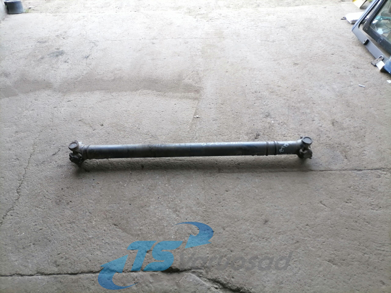 Scania Propeller shaft 1758615 - 螺旋桨轴 适用于 卡车:图1 Scania Propeller shaft 1758615 - 螺旋桨轴 适用于 卡车:图1