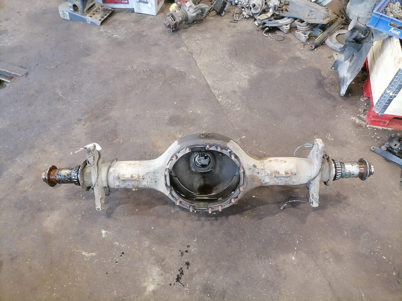 Scania Rear axel housing 1743713 - 轴及其零件 适用于 卡车:图1 Scania Rear axel housing 1743713 - 轴及其零件 适用于 卡车:图1