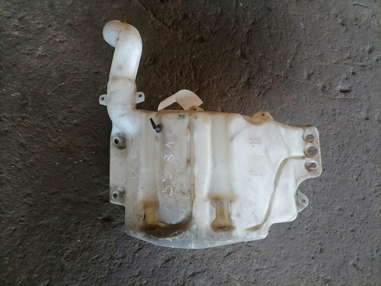 Scania Windscreen washer fluid tank 1854255 - 雨刮器 适用于 卡车:图2 Scania Windscreen washer fluid tank 1854255 - 雨刮器 适用于 卡车:图2