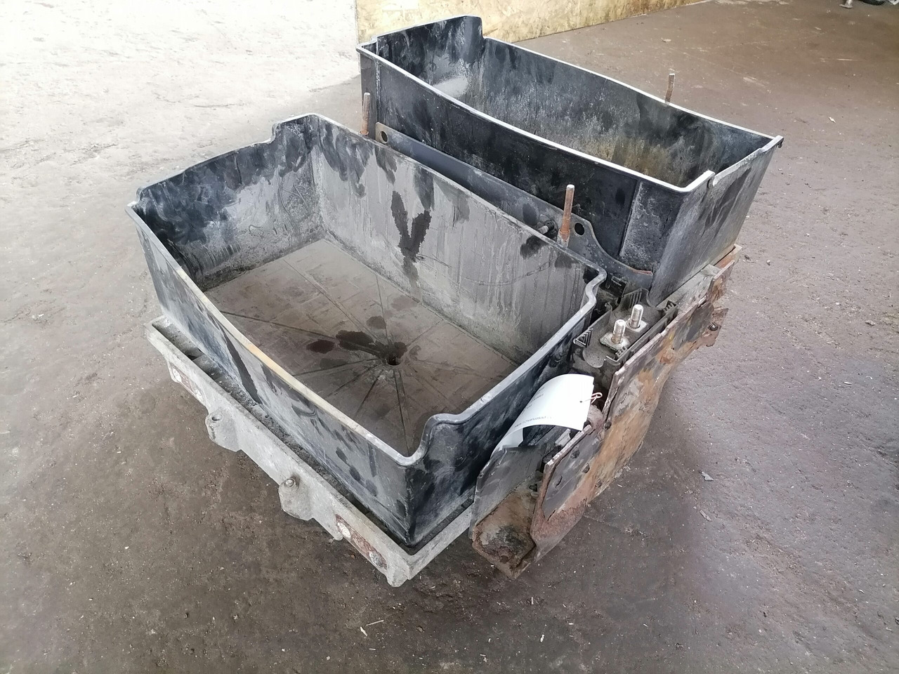 Volvo Battery box 22003951 - 电池 适用于 卡车:图2 Volvo Battery box 22003951 - 电池 适用于 卡车:图2