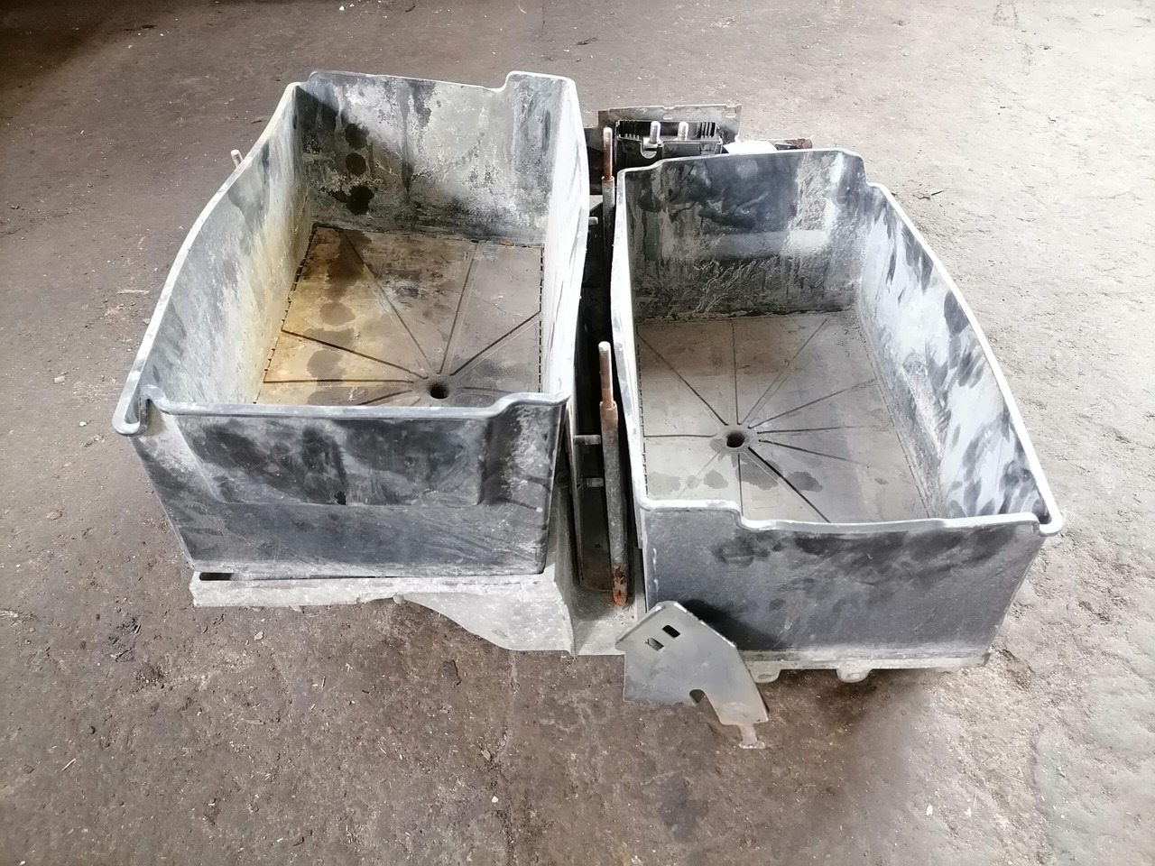 Volvo Battery box 22003951 - 电池 适用于 卡车:图4 Volvo Battery box 22003951 - 电池 适用于 卡车:图4