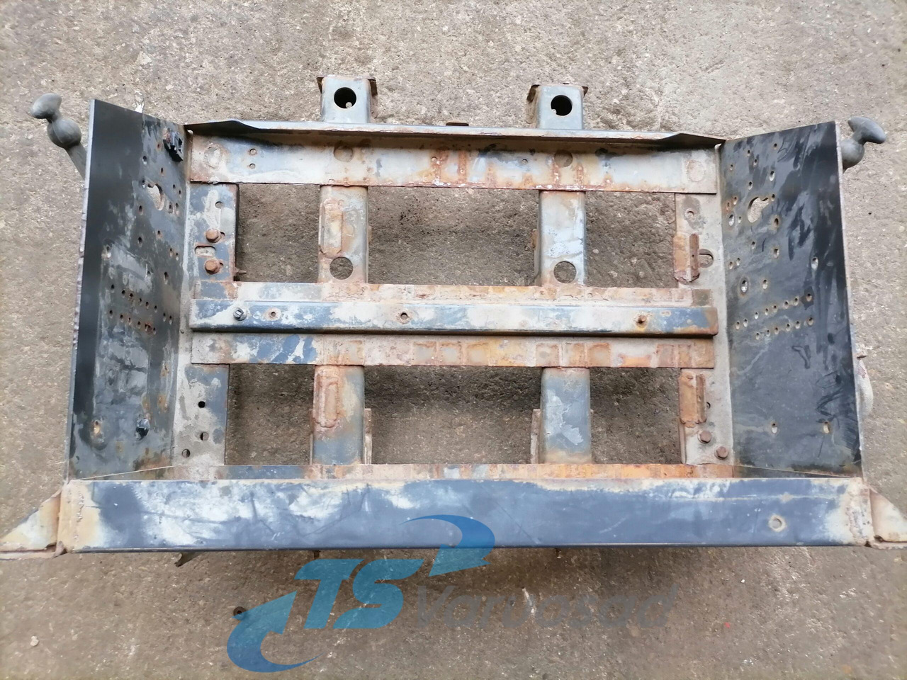 Volvo Battery box 82242391 - 电池 适用于 卡车:图2 Volvo Battery box 82242391 - 电池 适用于 卡车:图2