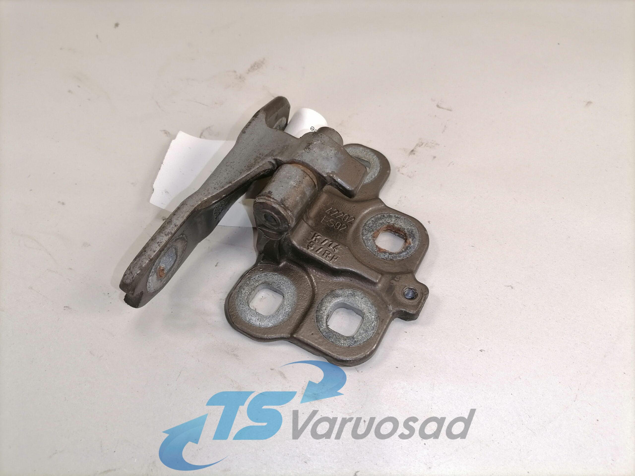 Volvo Door hinge 82319253 - 车门及其零件 适用于 卡车:图1 Volvo Door hinge 82319253 - 车门及其零件 适用于 卡车:图1