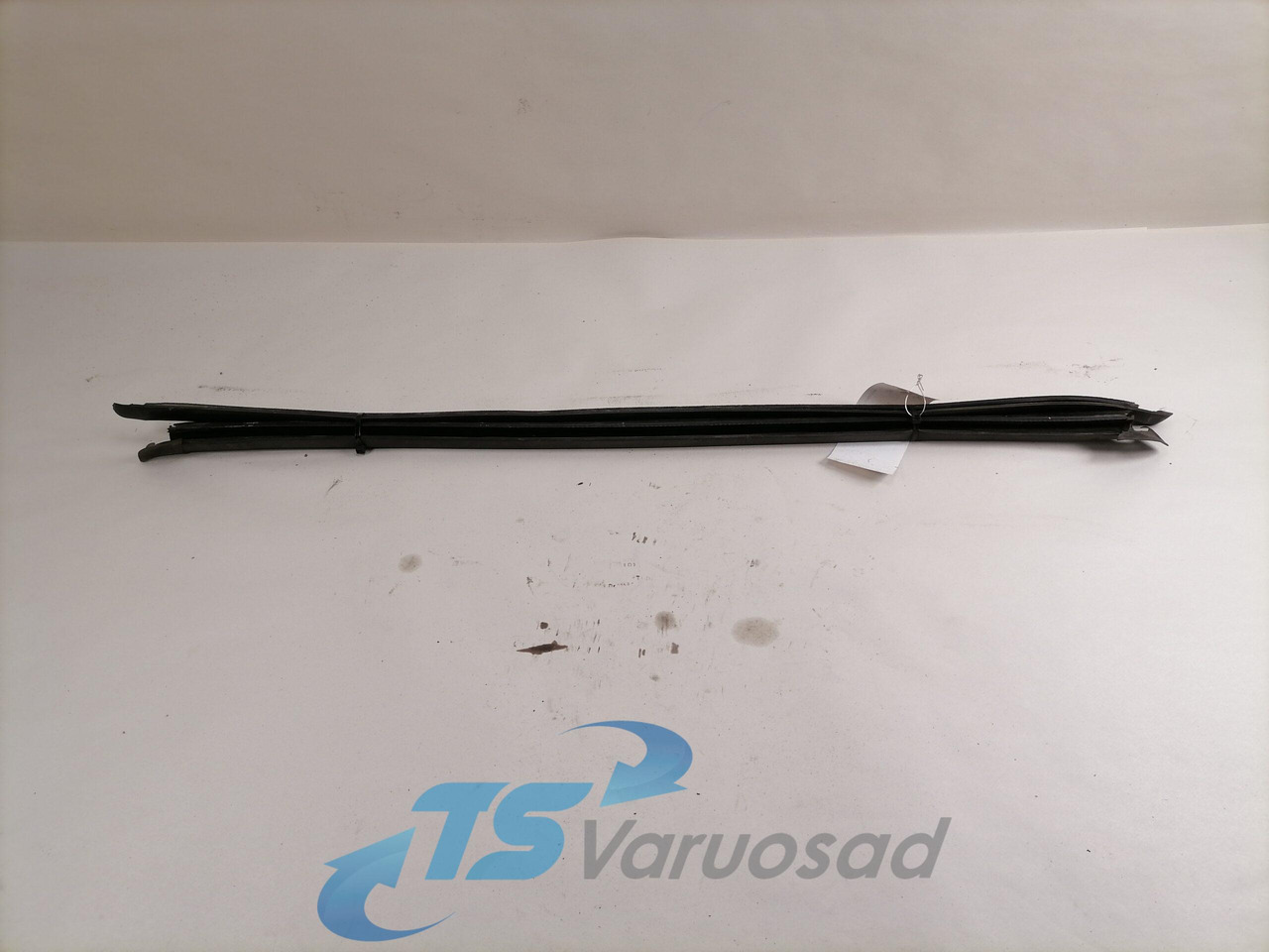 Volvo Ukseklaasi tihend 82110669 - 车门及其零件 适用于 卡车:图2 Volvo Ukseklaasi tihend 82110669 - 车门及其零件 适用于 卡车:图2