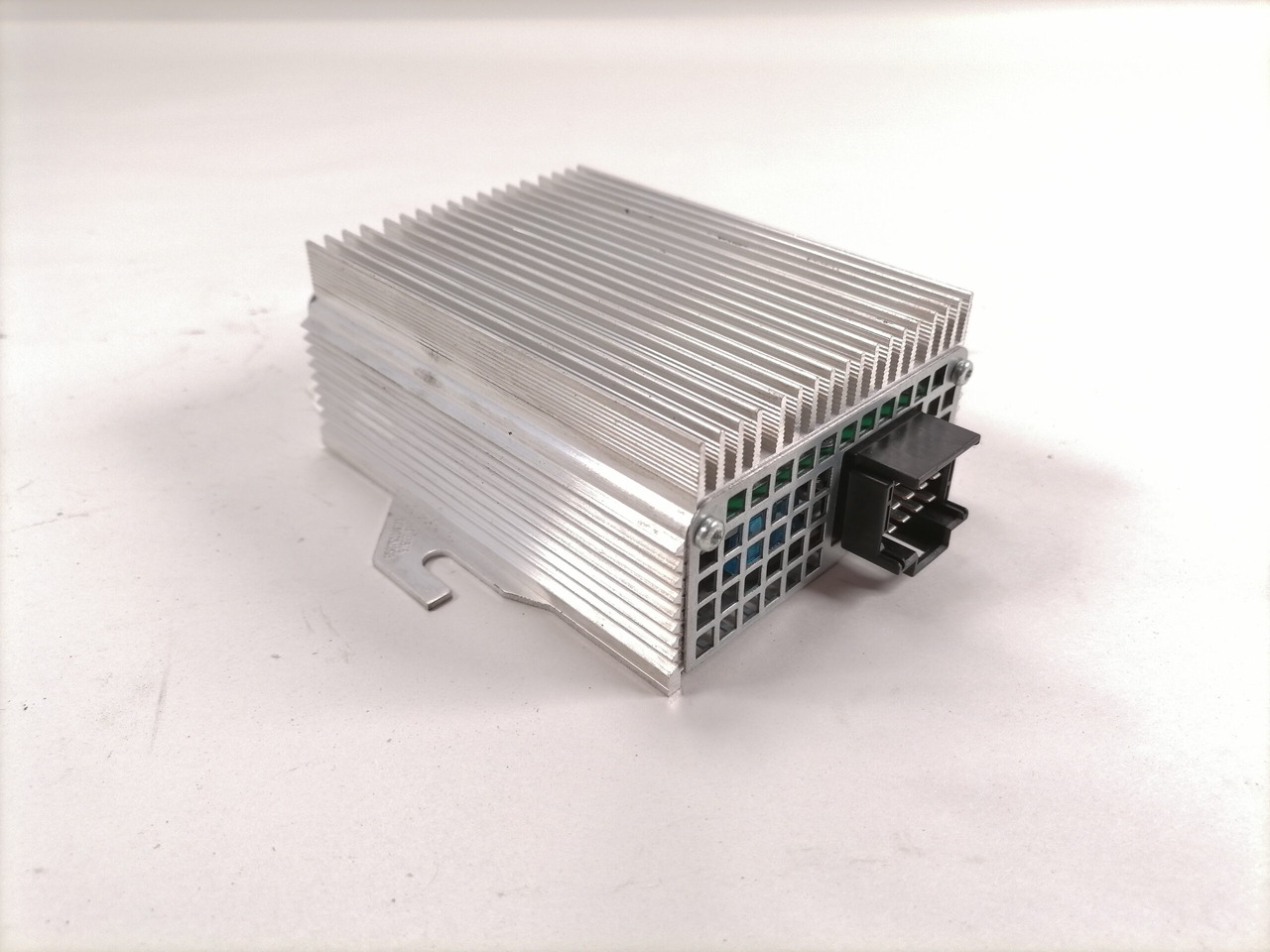 Volvo Voltage converter 20724975 - 电气系统 适用于 卡车:图1 Volvo Voltage converter 20724975 - 电气系统 适用于 卡车:图1