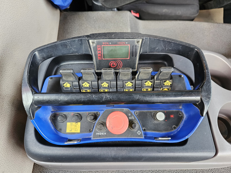 起重车 DAF CF 530 8x4-4 / FASSI 27.5 t/m CRANE + TIPPER:图7 起重车 DAF CF 530 8x4-4 / FASSI 27.5 t/m CRANE + TIPPER:图7