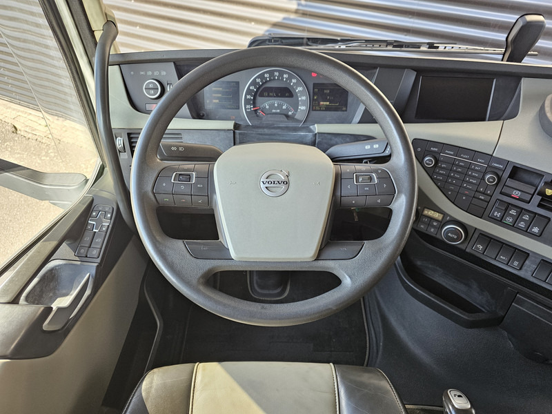 Interior photo 1: 栏板式/ 平板卡车, 起重车 Volvo FH540 / EFFER 525S / JIB 4S-HD / 8x4/4