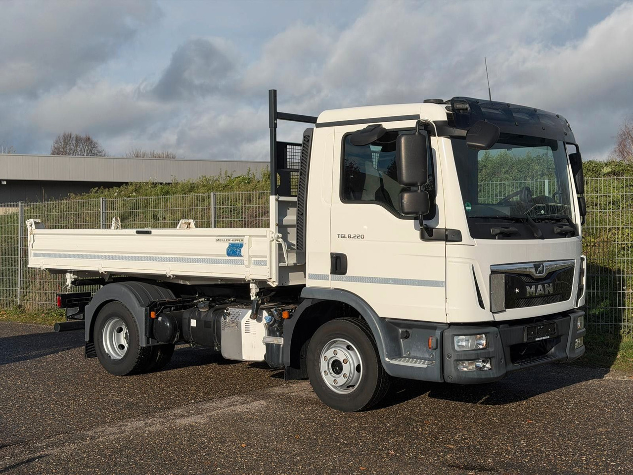 MAN 8.220 4x2 Meiller 3S. Kipper | TOP Zustand! - 翻斗货车:图5 MAN 8.220 4x2 Meiller 3S. Kipper | TOP Zustand! - 翻斗货车:图5