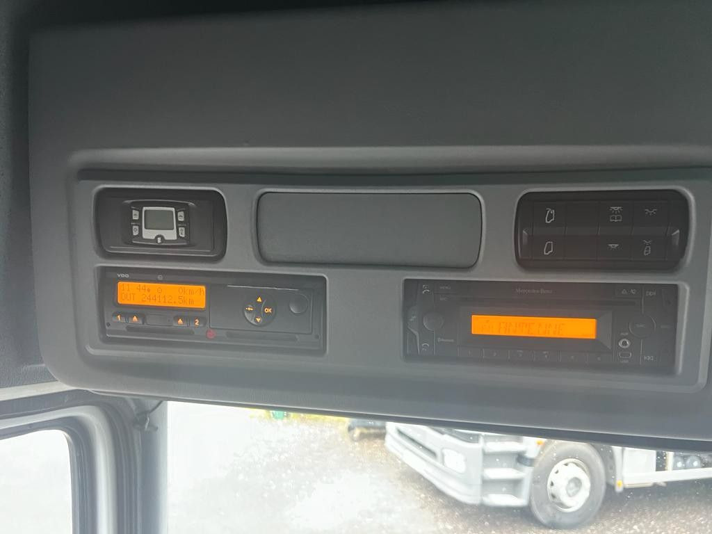 Mercedes-Benz 1324 4X2 Koffer Plane 6 to. Hebebühne Mercedes-Benz 1324 4X2 Koffer Plane 6 to. Hebebühne - 侧帘卡车:图5 Mercedes-Benz 1324 4X2 Koffer Plane 6 to. Hebebühne Mercedes-Benz 1324 4X2 Koffer Plane 6 to. Hebebühne - 侧帘卡车:图5