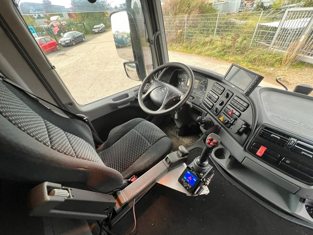 Interior photo 1: Mercedes-Benz 2544 6X2 VDL Abroller Klima & Retarder Mercedes-Benz 2544 6X2 VDL Abroller Klima & Retarder 租赁 Mercedes-Benz 2544 6X2 VDL Abroller Klima & Retarder Mercedes-Benz 2544 6X2 VDL Abroller Klima & Retarder Interior photo 1: Mercedes-Benz 2544 6X2 VDL Abroller Klima & Retarder Mercedes-Benz 2544 6X2 VDL Abroller Klima & Retarder 租赁 Mercedes-Benz 2544 6X2 VDL Abroller Klima & Retarder Mercedes-Benz 2544 6X2 VDL Abroller Klima & Retarder