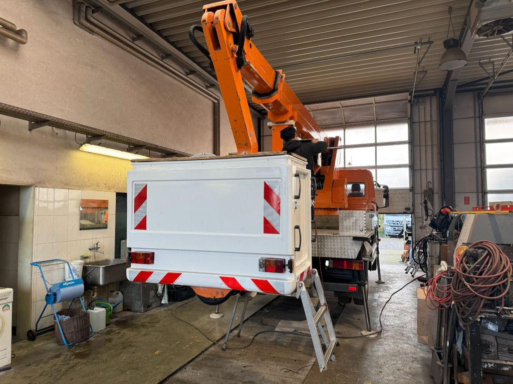 Mercedes-Benz 815 4x2 Hubarbeitsbühne Wumag 170 high 17 m Mercedes-Benz 815 4x2 Hubarbeitsbühne Wumag 170 high 17 m - 车载空中平台, 小型货车:图4 Mercedes-Benz 815 4x2 Hubarbeitsbühne Wumag 170 high 17 m Mercedes-Benz 815 4x2 Hubarbeitsbühne Wumag 170 high 17 m - 车载空中平台, 小型货车:图4