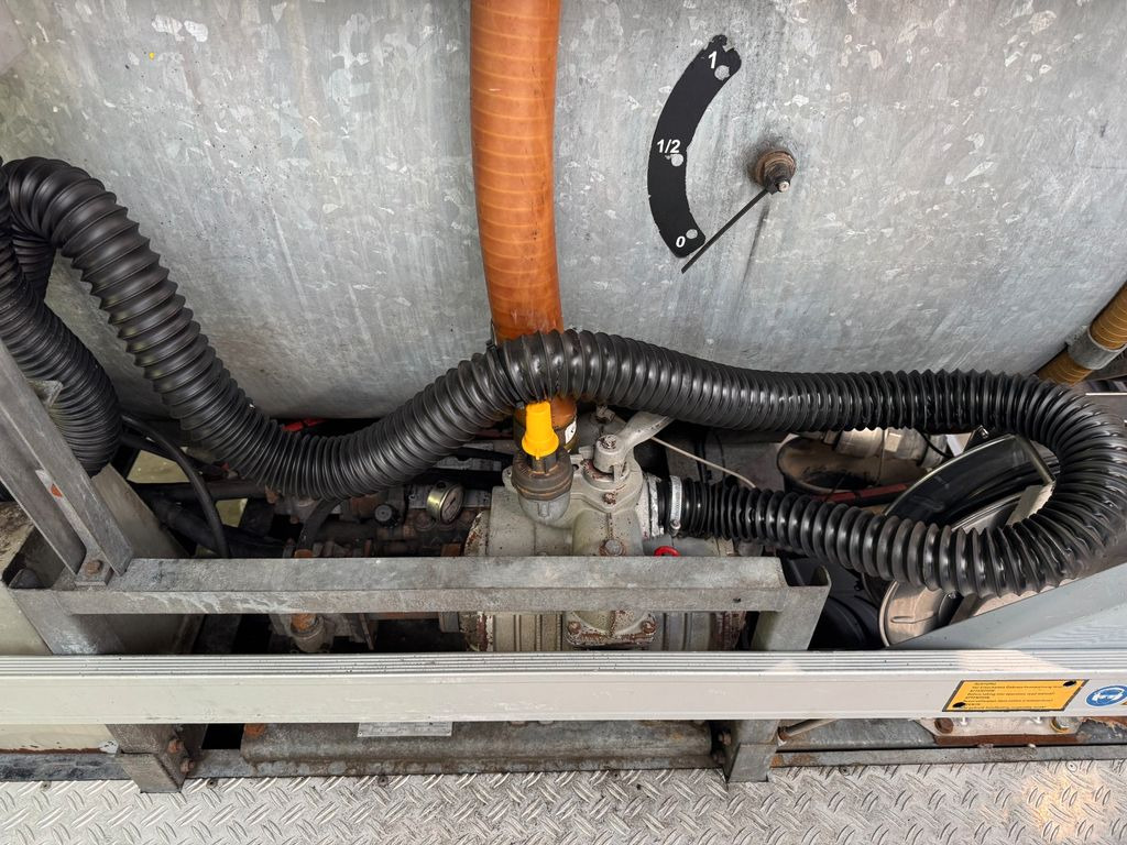 Mercedes-Benz 818 4X2 ROM Toilettenwagen Mercedes-Benz 818 4X2 ROM Toilettenwagen 6 Plätze - 真空车:图4 Mercedes-Benz 818 4X2 ROM Toilettenwagen Mercedes-Benz 818 4X2 ROM Toilettenwagen 6 Plätze - 真空车:图4