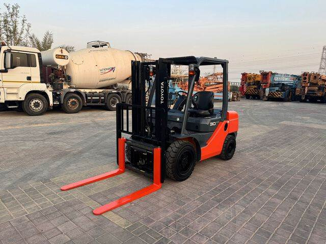 Toyota 62-8FD30 - 柴油叉车:图1 Toyota 62-8FD30 - 柴油叉车:图1