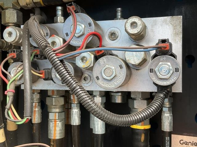 剪式升降机 Genie GS3369RT：图19