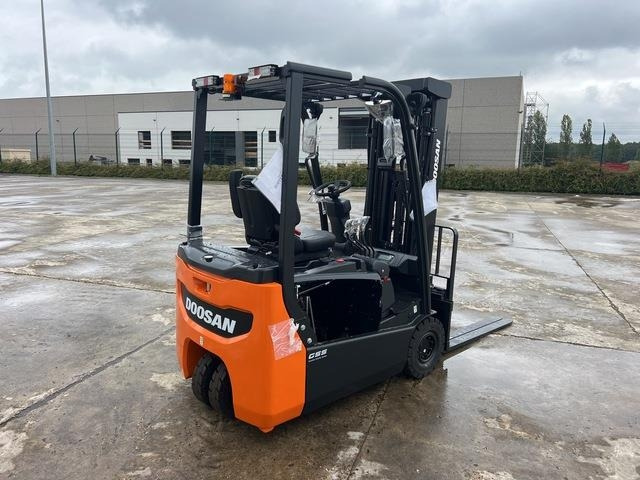 Doosan B15T-7 PLUS - 电动叉车:图3 Doosan B15T-7 PLUS - 电动叉车:图3