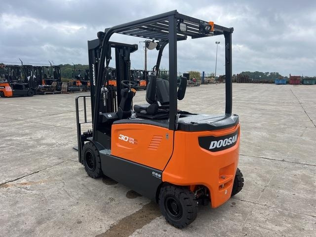 Doosan B30X-7 PLUS - 电动叉车:图2 Doosan B30X-7 PLUS - 电动叉车:图2