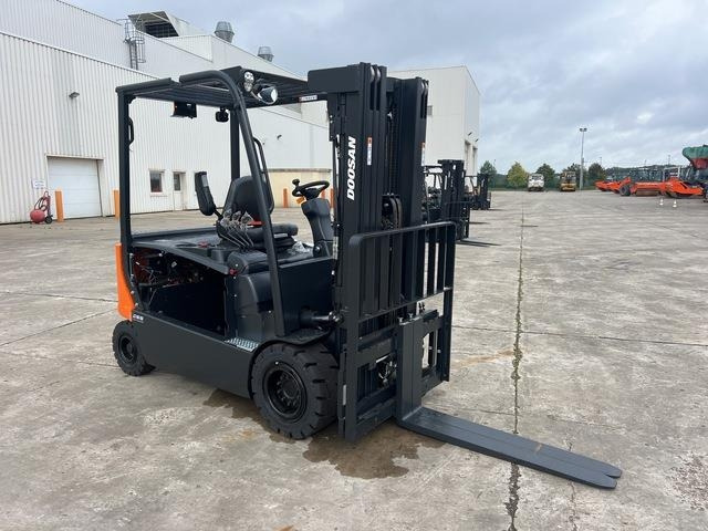 Doosan B30X-7 PLUS - 电动叉车:图4 Doosan B30X-7 PLUS - 电动叉车:图4