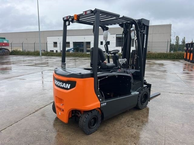 Doosan B35X-7 PLUS - 电动叉车:图3 Doosan B35X-7 PLUS - 电动叉车:图3