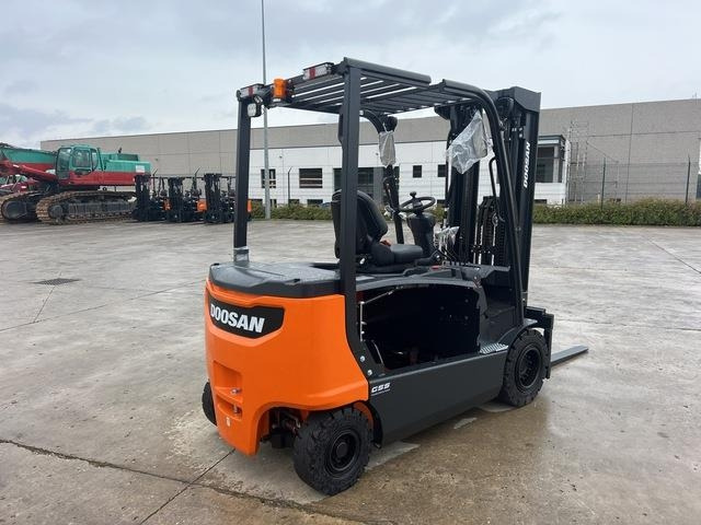 Doosan B35X-7 PLUS - 电动叉车:图3 Doosan B35X-7 PLUS - 电动叉车:图3