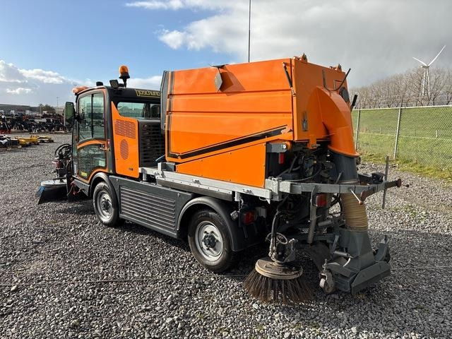 Boschung Pony P4T - 道路清扫机:图3 Boschung Pony P4T - 道路清扫机:图3