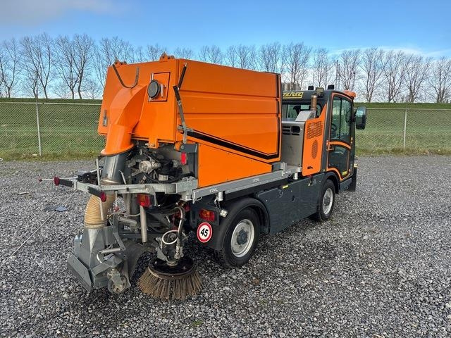 Boschung Pony P4T - 道路清扫机:图4 Boschung Pony P4T - 道路清扫机:图4