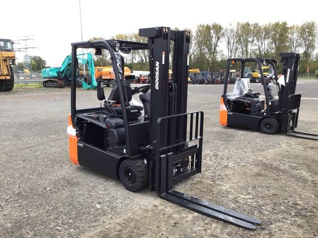 Doosan B15T-7 PLUS - 电动叉车:图4 Doosan B15T-7 PLUS - 电动叉车:图4
