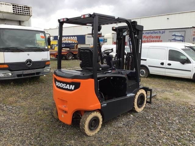 Doosan B25X-7 PLUS - 电动叉车:图3 Doosan B25X-7 PLUS - 电动叉车:图3