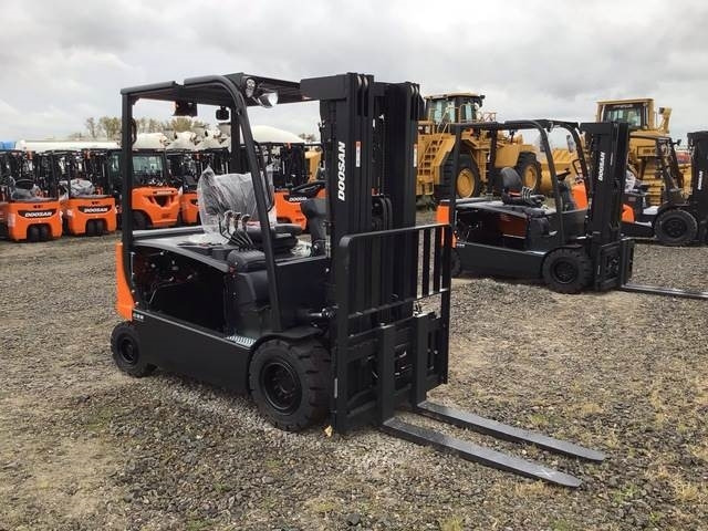 Doosan B30X-7 PLUS - 电动叉车:图4 Doosan B30X-7 PLUS - 电动叉车:图4