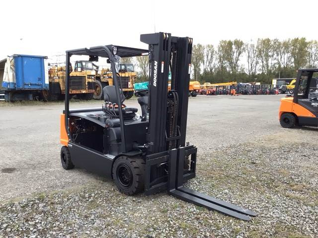Doosan B35X-7 PLUS - 电动叉车:图4 Doosan B35X-7 PLUS - 电动叉车:图4