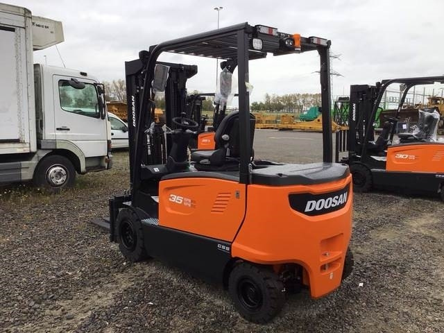 Doosan B35X-7 PLUS - 电动叉车:图2 Doosan B35X-7 PLUS - 电动叉车:图2