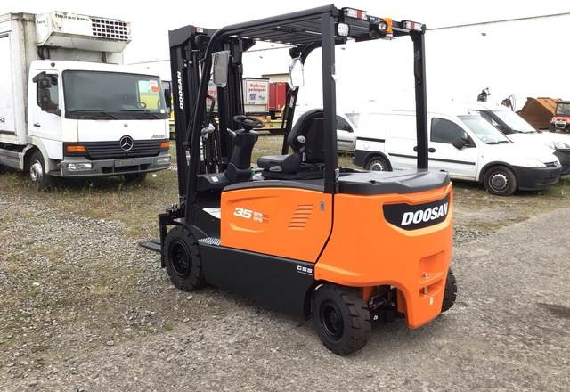 Doosan B35X-7 PLUS - 电动叉车:图2 Doosan B35X-7 PLUS - 电动叉车:图2