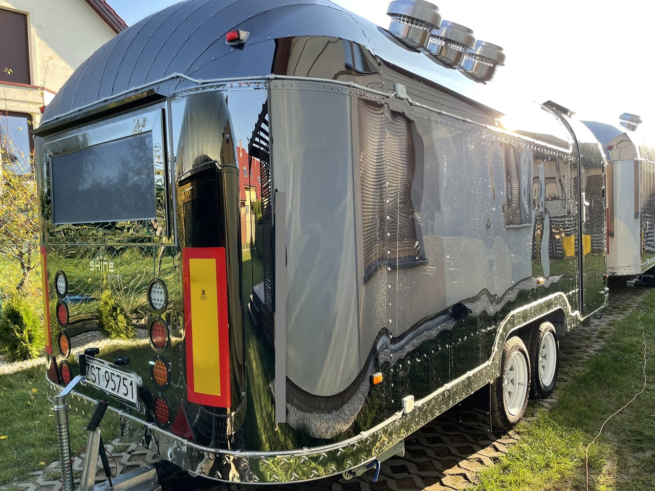 SHINE Summer S BLACK - 自动售货拖车:图3 SHINE Summer S BLACK - 自动售货拖车:图3