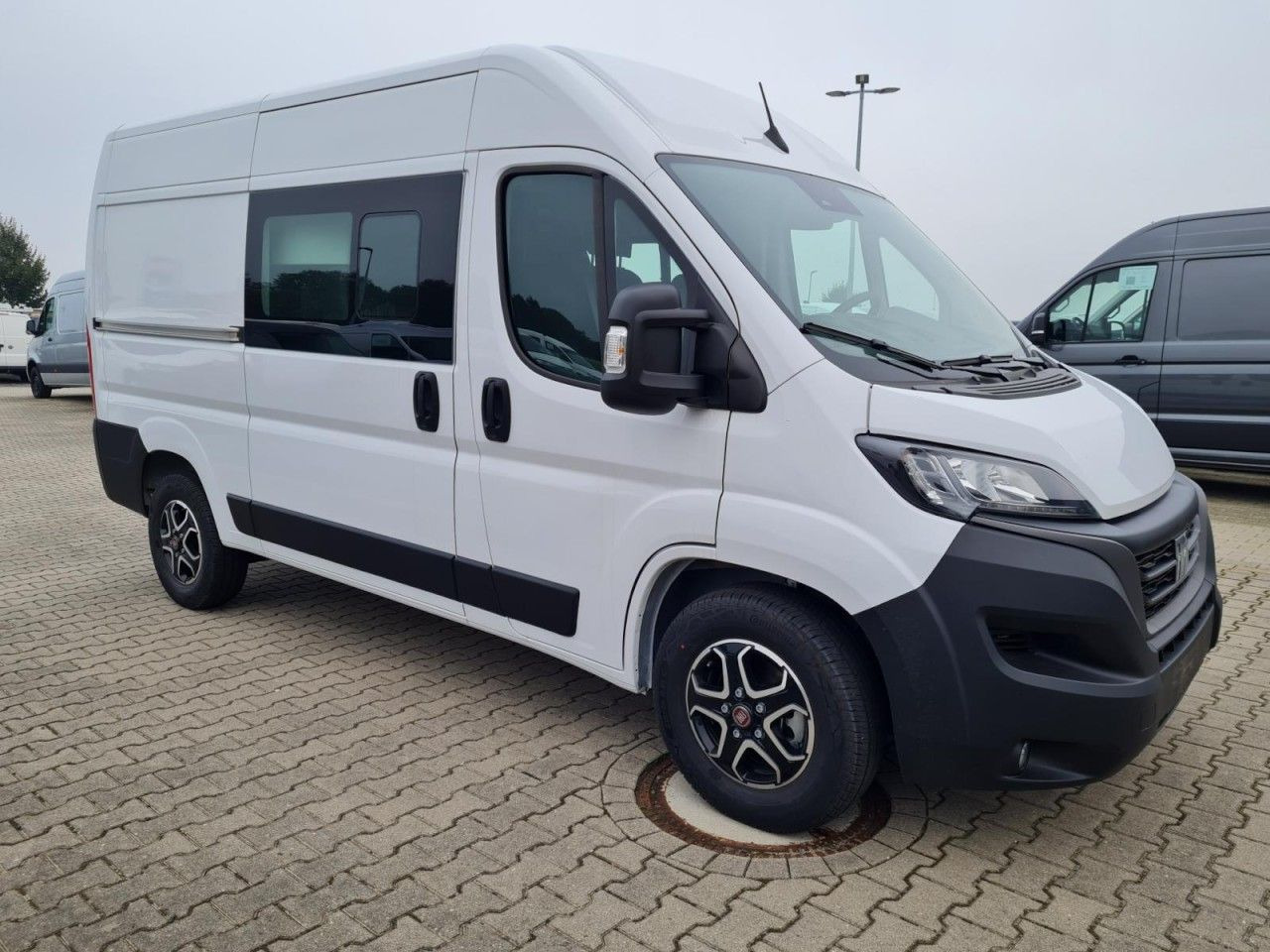 Fiat Ducato 35 Kasten Doka 7-Sitze 2x Schiebetür Maxi - 无侧窗厢式货车, 康比货车:图4 Fiat Ducato 35 Kasten Doka 7-Sitze 2x Schiebetür Maxi - 无侧窗厢式货车, 康比货车:图4