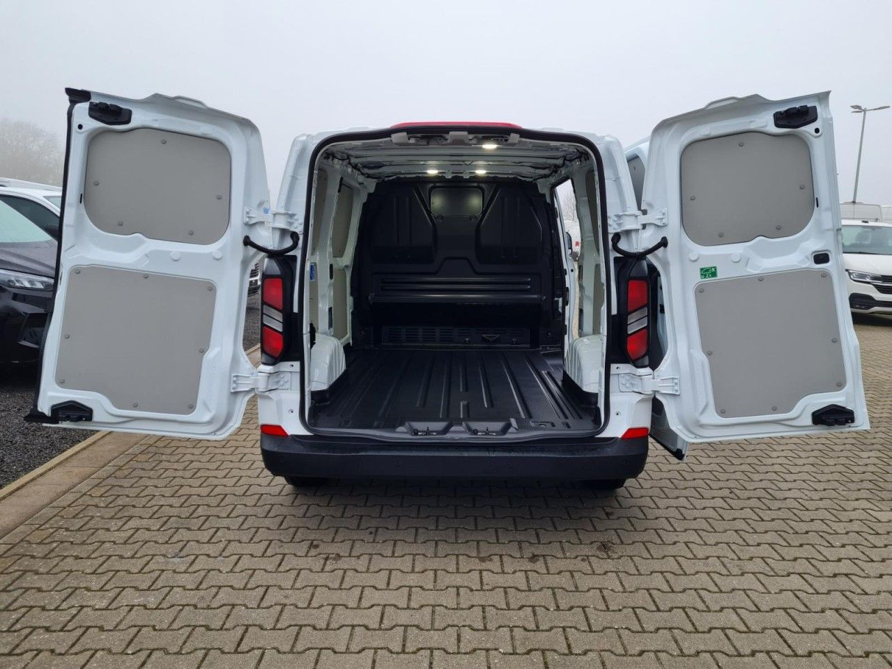 Ford Custom Kasten L1 Trend KLIMA KAMERA TEMPO VERKLE - 紧凑型面包车:图5 Ford Custom Kasten L1 Trend KLIMA KAMERA TEMPO VERKLE - 紧凑型面包车:图5